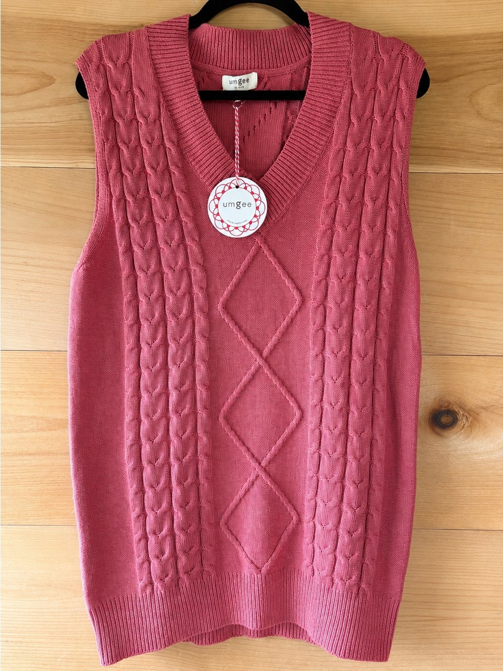 Umgee Rose Pink Cable Knit V-Neck Sweater Vest NWT size M like a light rust/pink
